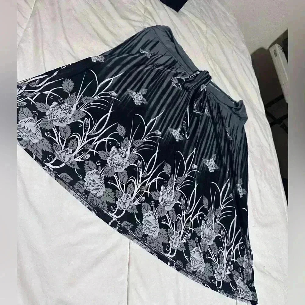 Beautiful Floral Black Grey Classy A-line Midi Skirt with Tie Waist Size Large